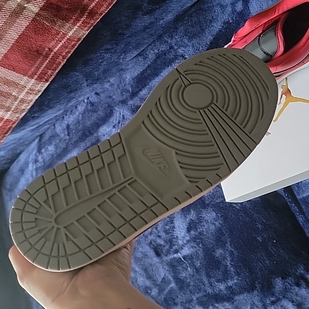 Sneakers - Picture 4 of 4